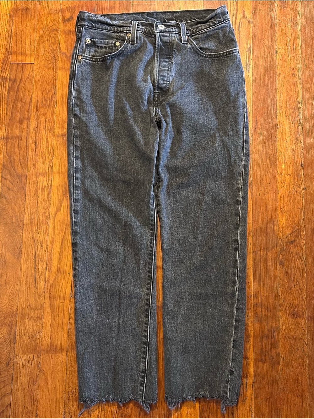 Vintage Levi’s 501 Original Fit Button Fly Cropped Faded Black Denim Jeans 28x25